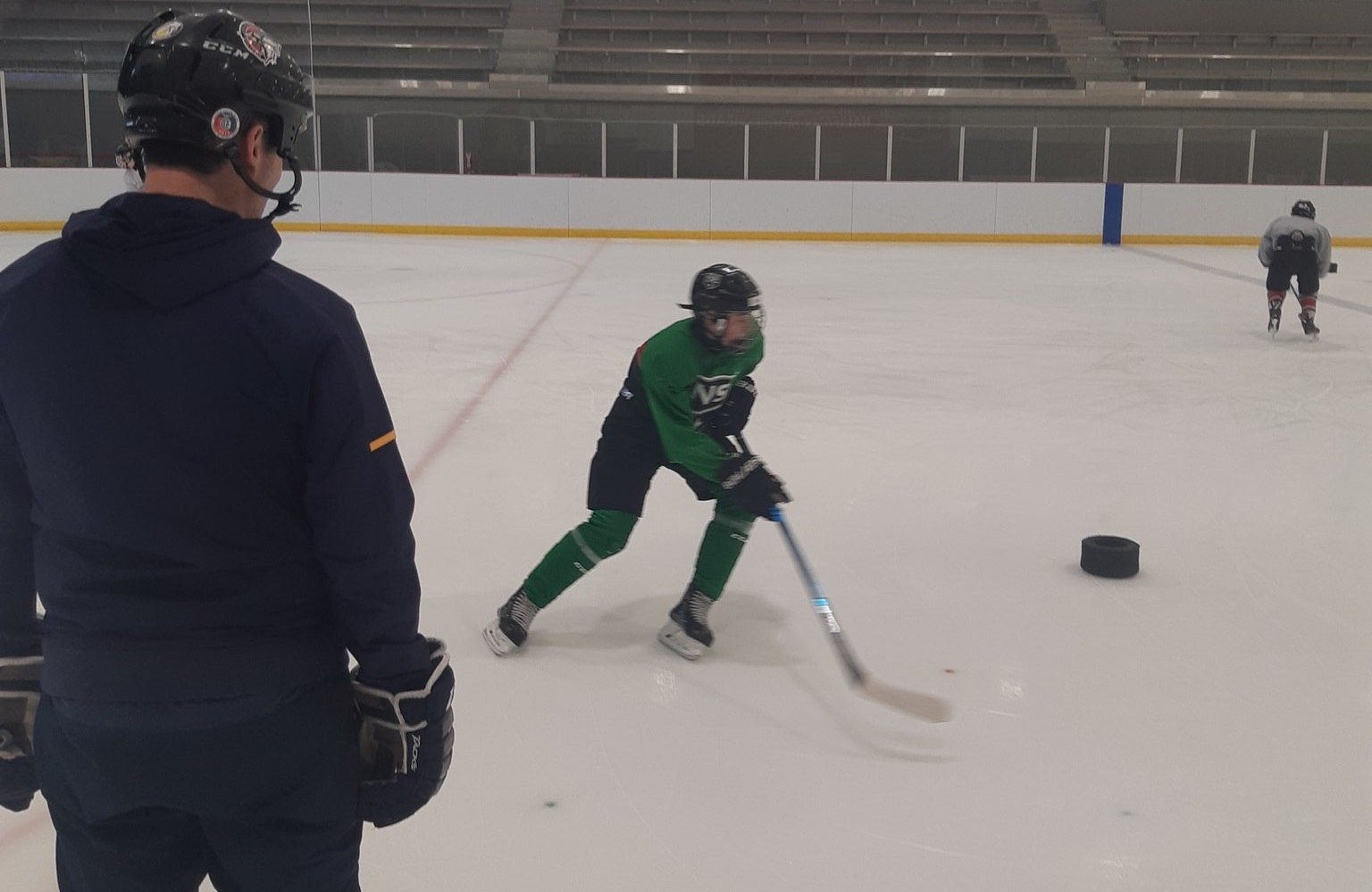 Sebastien Bordeleau running on-ice hockey school drills